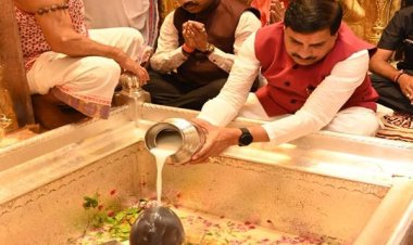 मुख्यमंत्री डॉ. यादव ने वाराणसी में किये बाबा काशी विश्वनाथ के दर्शन
