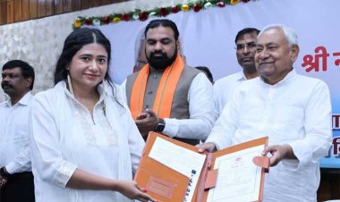 बीपीएससी से चयनिच 101 सहायक वास्तुविदों को सीएम नीतीश ने दिया नियुक्ति पत्र