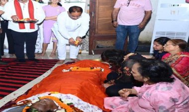 रायपुर : मुख्यमंत्री श्री विष्णु देव साय ने पद्मश्री डॉ. सुरेंद्र दुबे को दी श्रद्धांजलि