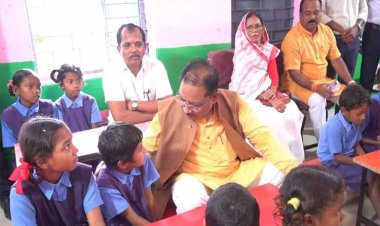 रायपुर : “पढ़ाई ठीक से करना है न… मोबाइल ज्यादा नहीं देखना”