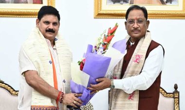 रायपुर : मुख्यमंत्री श्री विष्णु देव साय से केन्द्रीय कोयला एवं खान राज्य मंत्री श्री सतीश चन्द्र दुबे ने की सौजन्य मुलाकात