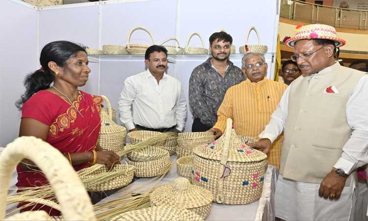 रायपुर : छत्तीसगढ़ में हस्तशिल्प विकास की अपार संभावना – मुख्यमंत्री श्री विष्णु देव साय