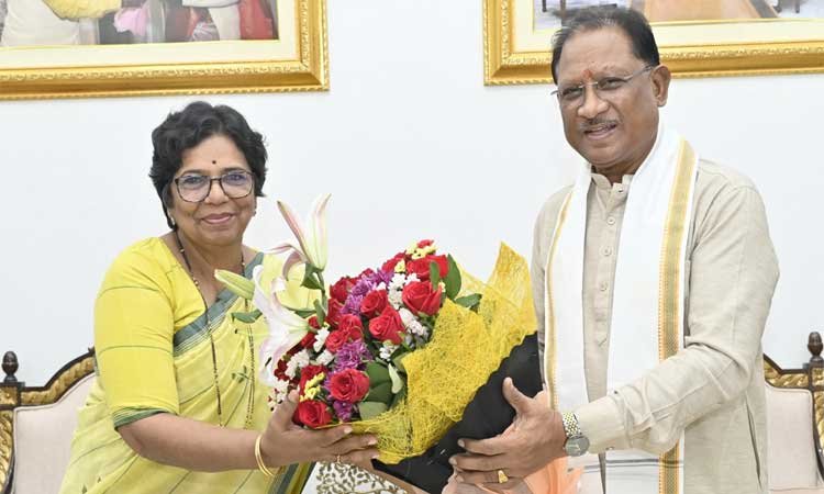 रायपुर : मुख्यमंत्री श्री विष्णु देव साय से राष्ट्रीय महिला आयोग की अध्यक्ष ने की सौजन्य मुलाकात