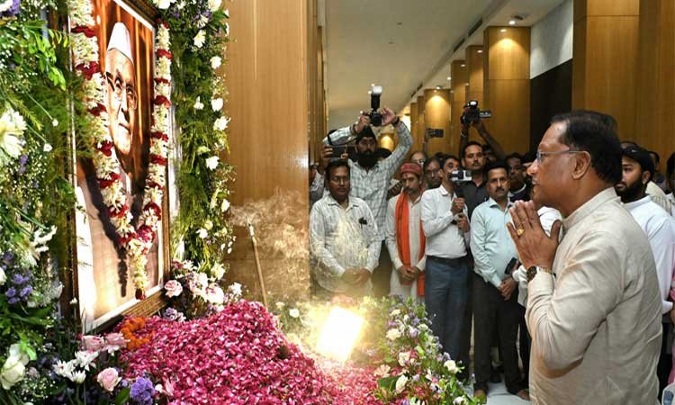 रायपुर : मुख्यमंत्री श्री विष्णु देव साय स्वर्गीय श्री रामजीलाल अग्रवाल के शांति मिलन कार्यक्रम में शामिल हुए