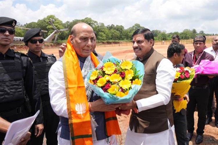 मुख्यमंत्री डॉ. यादव ने केन्द्रीय रक्षा मंत्री श्री सिंह का पचमढ़ी में किया आत्मीय स्वागत