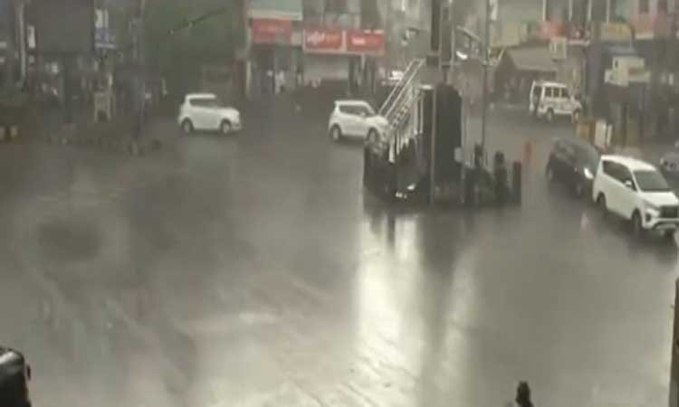 उत्तर प्रदेश में मानसून की दस्तक, कई जिलों में झमाझम बारिश शुरू, मौसम विभाग का अलर्ट जारी