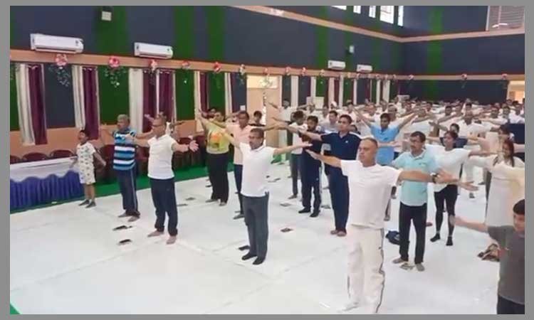 एनटीपीसी बाढ़ में अंतर्राष्ट्रीय योग दिवस कार्यक्रम हुई