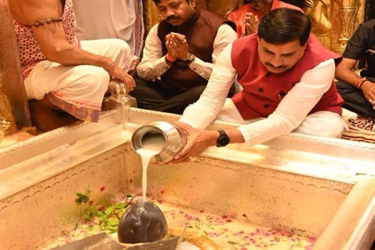 मुख्यमंत्री डॉ. यादव ने वाराणसी में किये बाबा काशी विश्वनाथ के दर्शन