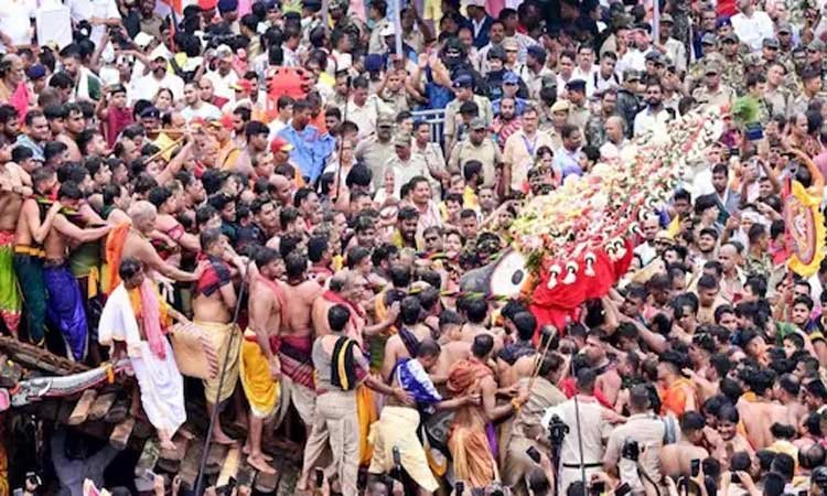 पुरी में भगदड़ से मची अफरा-तफरी, तीन श्रद्धालुओं की मौत