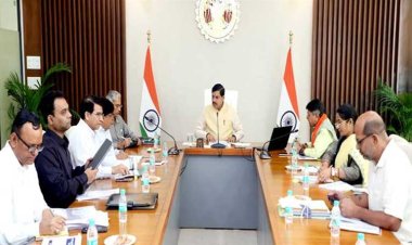 नगरीय क्षेत्रों में झुग्गी बस्तियों के विस्तार को नियंत्रित करने कार्य-योजना बनाई जाए : मुख्यमंत्री डॉ. यादव