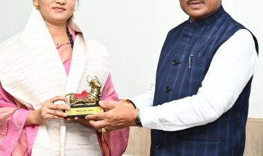 रायपुर : मुख्यमंत्री श्री विष्णु देव साय ने वॉटर वुमन शिप्रा पाठक का किया सम्मान