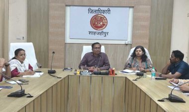 शाहजहांपुर डीएम का सख्त रुख: लापरवाह शिक्षकों, आंगनबाड़ी कार्यकर्ताओं और सफाई कर्मियों पर कार्रवाई के निर्देश