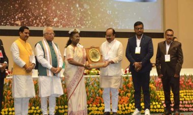 रायपुर : छत्तीसगढ़ ने राष्ट्रीय मंच पर बिखेरी स्वच्छता की चमक, 20 हजार से कम आबादी वाले शहरों में बिल्हा देश का सबसे स्वच्छ शहर