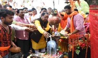 रायपुर : सावन के दूसरे सोमवार तपेश्वर धाम पहुंचे कृषि मंत्री