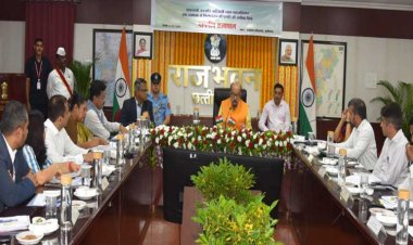 रायपुर : केवल रिपोर्ट पर निर्भर न रहें, निचले स्तर पर जाकर योजनाओें का क्रियान्वयन देखें-श्री डेका