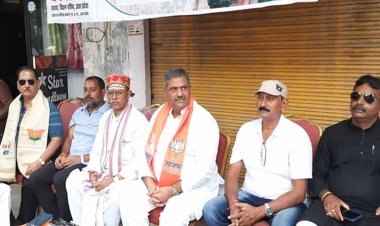 वाराणसी में 'मन की बात' सुनकर लोगों ने जताया गर्व, कहा- हमारे सांसद का संबोधन प्रेरणादायक