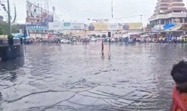 बिहार में फिर बरसे बादल, पटना की सड़कों पर भरा पानी