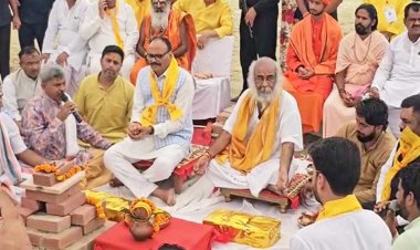 संभल के कल्कि धाम पहुंचे डिप्टी सीएम ब्रजेश पाठक, मंदिर निर्माण की सराहना की