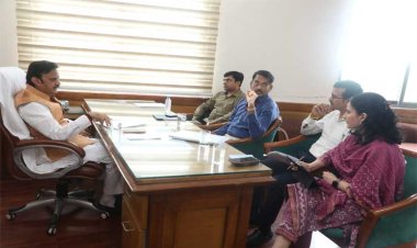 निर्माणाधीन कार्यों को समय से पूर्ण करें और शीघ्र सेवा प्रदाय करें : उप मुख्यमंत्री श्री शुक्ल