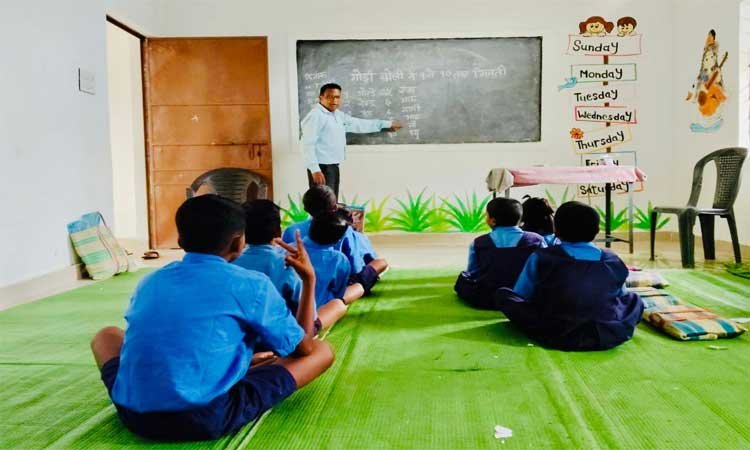 रायपुर : सुदूर वनांचल के स्कूल हुए गुलजार