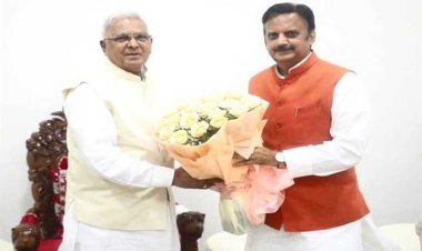 राज्यपाल श्री पटेल से उप-मुख्यमंत्री श्री शुक्ल ने की सौजन्य भेंट