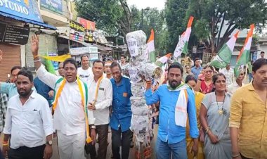 गरियाबंद में हाफ बिजली बिल योजना के विरोध में कांग्रेस का उग्र प्रदर्शन