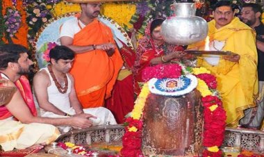 भगवान श्रीमहाकाल के मुख्यमंत्री डॉ. यादव ने सपत्नीक दर्शन कर पूजन अर्चन किया