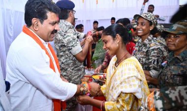 रायपुर : उपमुख्यमंत्री श्री विजय शर्मा ने राखी बँधवाकर किया अपना वादा पूरा