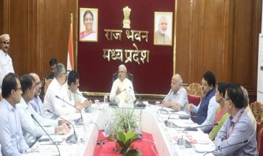 पीएम जनमन योजना के कार्यों की गुणवत्ता पर विशेष ध्यान दें : राज्यपाल श्री पटेल