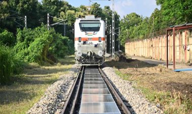 हरित ऊर्जा और लॉजिस्टिक्स में भारतीय रेलवे की नई उपलब्धियां