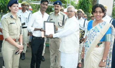 राज्यपाल श्री पटेल ने घायलों को अस्पताल पहुंचाने वाले राहवीरों को किया सम्मानित