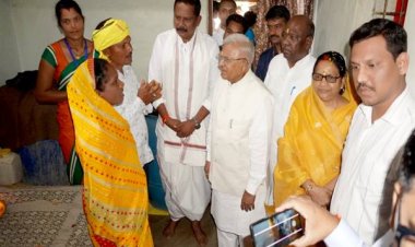 राज्यपाल श्री पटेल प्रधानमंत्री आवास योजना के हितग्राही से मिले