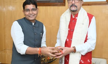 रायपुर : राज्यपाल श्री डेका से राजस्व मंत्री श्री वर्मा ने  की सौजन्य भेंट