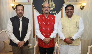 रायपुर : राज्यपाल श्री डेका से स्कूल शिक्षा मंत्री श्री यादव ने की सौजन्य भेंट