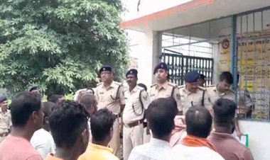 कैमूर में चौकीदार और गुंडा परेड, त्योहार व चुनाव से पहले पुलिस की सख्ती