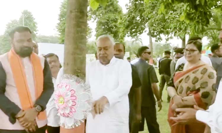 रक्षा बंधन और बिहार वृक्ष सुरक्षा दिवस पर सीएम नीतीश ने दिया पर्यावरण संरक्षण का संदेश