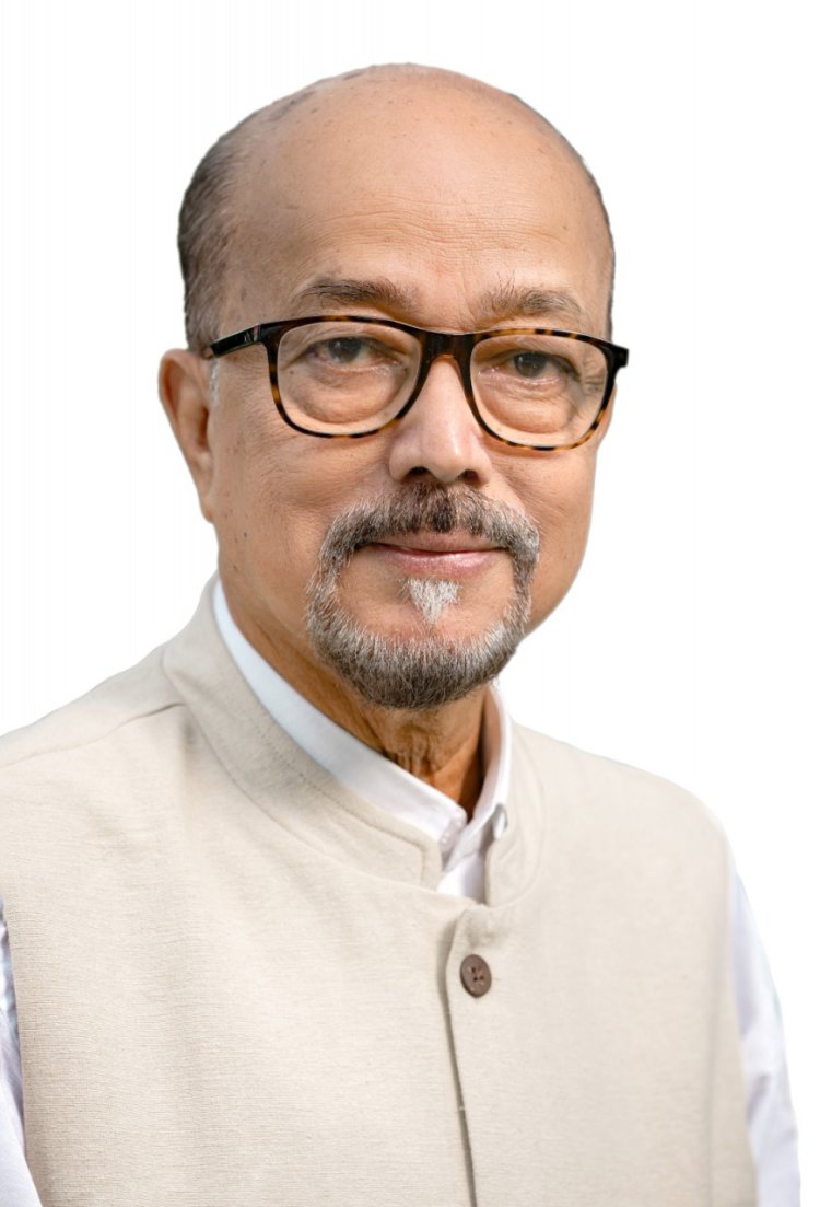 रायपुर : राज्यपाल श्री डेका ने वनवासी विकास समिति को दी एम्बुलेंस के लिए आर्थिक सहायता