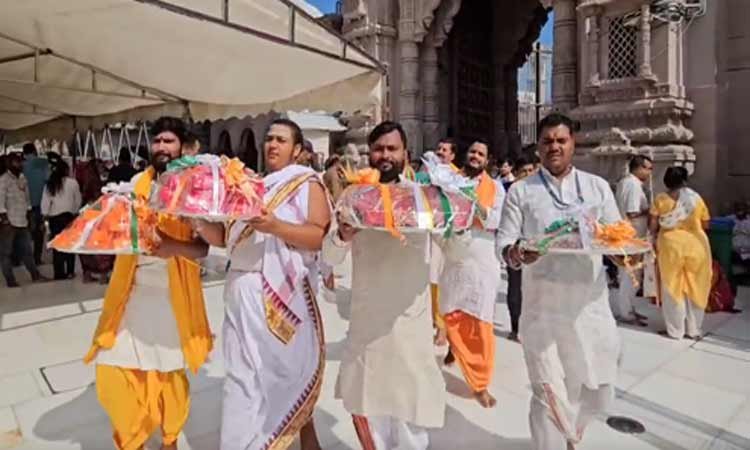 कृष्ण जन्माष्टमी पर काशी से मथुरा पहुंचे बाबा विश्वनाथ के उपहार