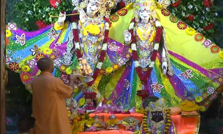 श्रीकृष्ण जन्माष्टमी पर मथुरा पहुंचे सीएम योगी, 645 करोड़ की सौगात और 30 हजार करोड़ का मास्टर प्लान घोषित