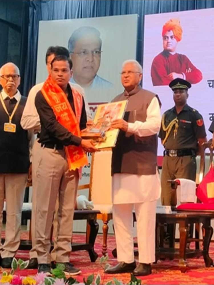 राज्यपाल मंगुभाई पटेल ने भोपाल में किया उमाशंकर ब्रह्मे का सम्मान