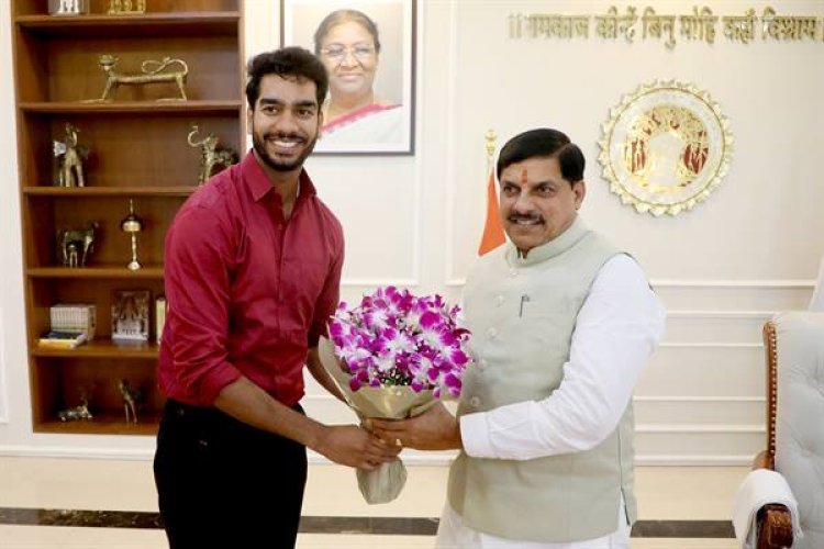 मुख्यमंत्री डॉ. यादव से क्रिकेटर श्री वेंकटेश अय्यर ने की सौजन्य भेंट