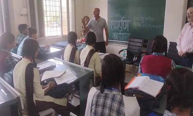 दमोह में मेधावी बच्चों के लिए निशुल्क IIT-JEE कोचिंग: समर्पण पहल