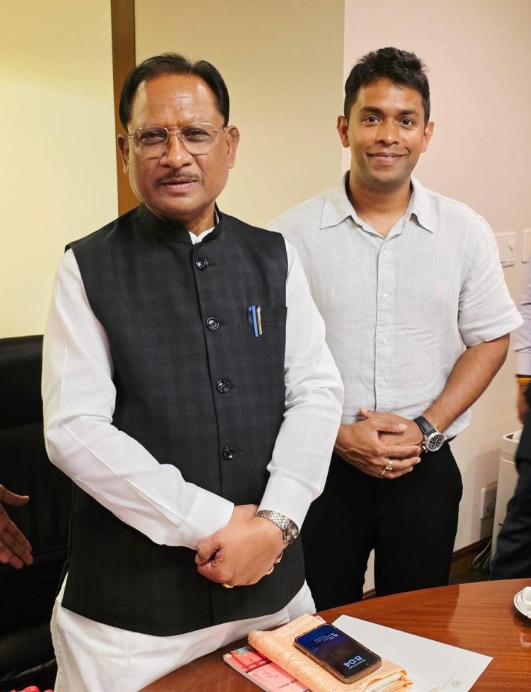 रायपुर : बस्तर के होनहार अविनाश तिवारी से टोक्यो में मिले मुख्यमंत्री श्री विष्णुदेव साय : छत्तीसगढ़ में उद्योग स्थापना को लेकर हुई सकारात्मक चर्चा
