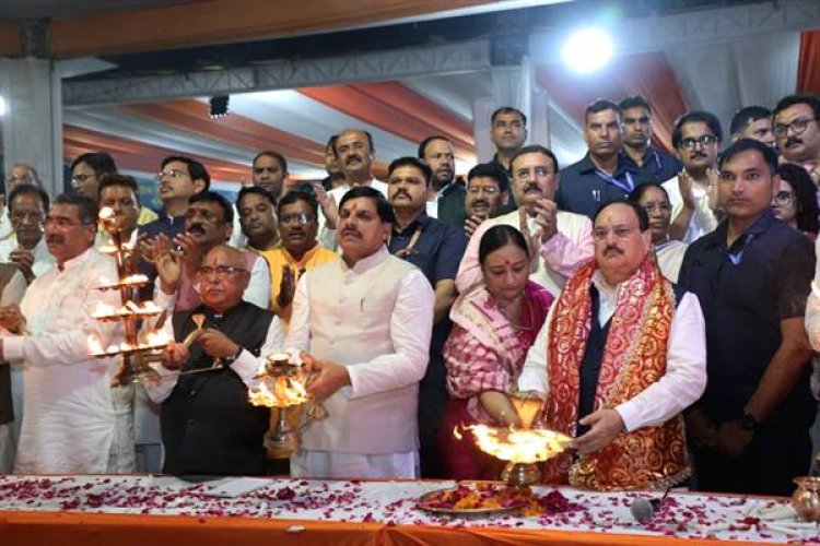 केंद्रीय मंत्री श्री नड्डा और मुख्यमंत्री डॉ. यादव माँ नर्मदा की महाआरती में हुए शामिल