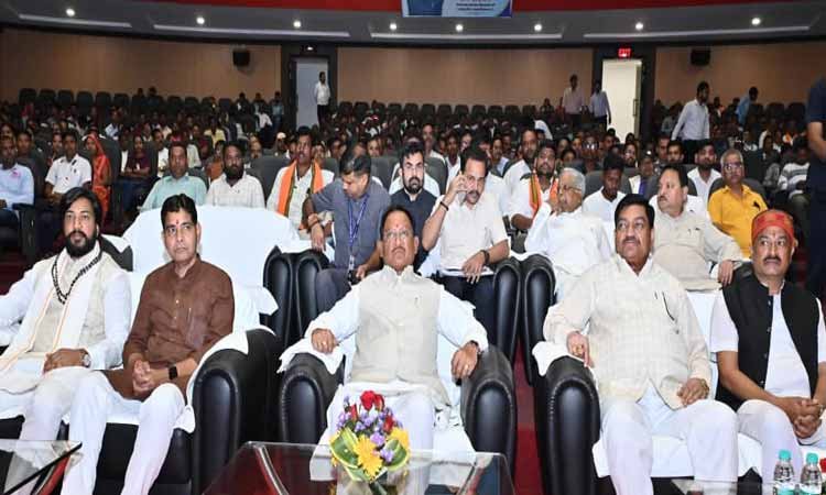 रायपुर : ‘मन की बात’ की 125वीं कड़ी का मुख्यमंत्री श्री विष्णु देव साय सहित मंत्रियों और नागरिकों ने किया श्रवण