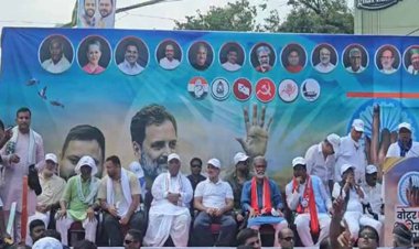 पटना में राहुल गांधी और तेजस्वी यादव का काफिला रोका गया, डाक बंगला चौराहा से आगे जाने की अनुमति नहीं