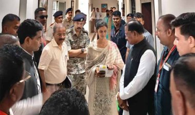 रायपुर : बाढ़ में बही पुस्तकें, टेबलेट भी हुआ खराब, पर नहीं रुकेगी पूनम की प्रतियोगी परीक्षा की तैयारी