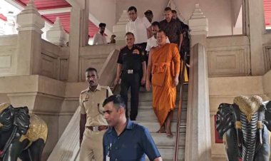 सीडीएस जनरल अनिल चौहान ने कुशीनगर में भगवान बुद्ध को अर्पित की श्रद्धांजलि