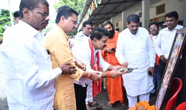 रायपुर : अयोध्या से लौटे प्रभु श्री रामलला के दर्शन कर 63 श्रद्धालुओं का उपमुख्यमंत्री श्री विजय शर्मा ने किया भव्य स्वागत और अभिनंदन