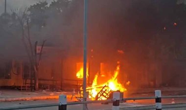 नेपाल में उग्र प्रदर्शन, सोनौली बॉर्डर पर कस्टम कार्यालय में आगजनी